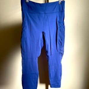 Fabletics Oasis Pocket capri navy blue - medium